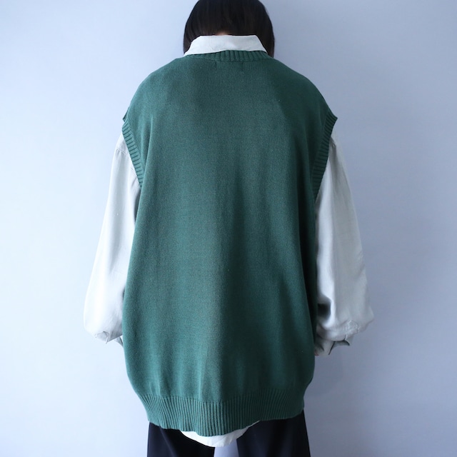 "KING SIZE" deep green over silhouette cotton knit vest