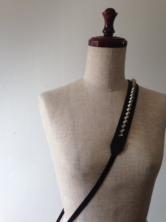 とげとげカメラストラップ 山型シルバースタッズ