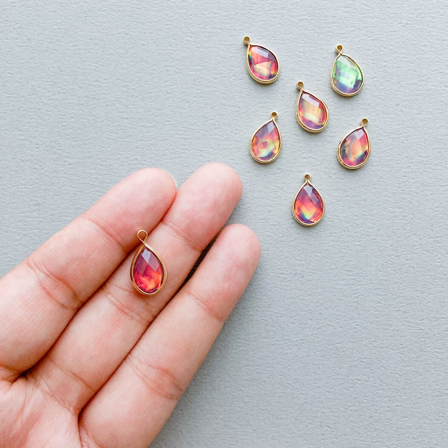 キラキラカット入りしずく型チャーム | Dua-アクセサリーパーツショップ