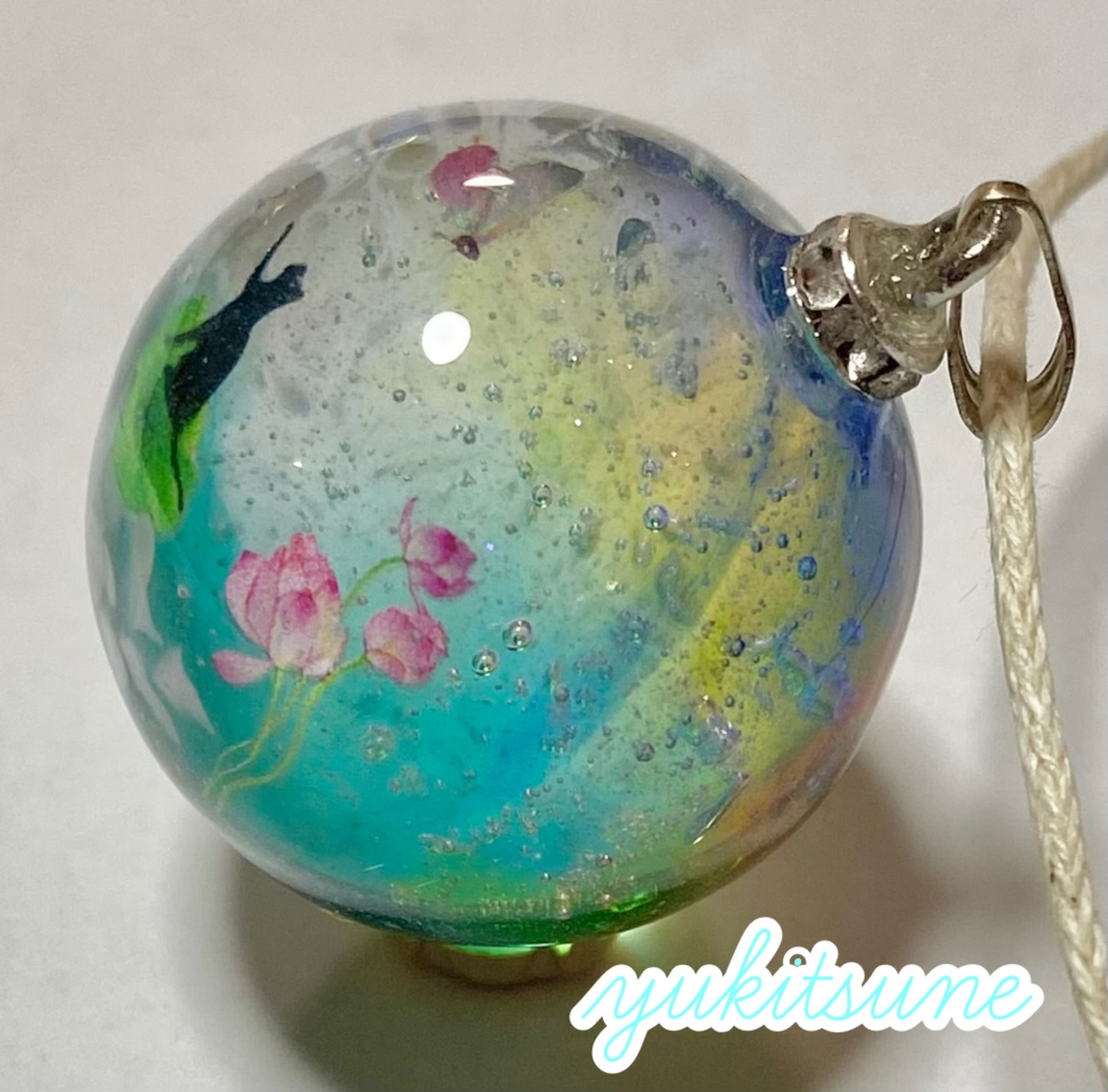 No.142】ハンドメイド 幻日 レジン ネックレス ペンダント 猫 蓮 No.142】ハンドメイド 幻日 レジン ネックレス ペンダント 猫 蓮