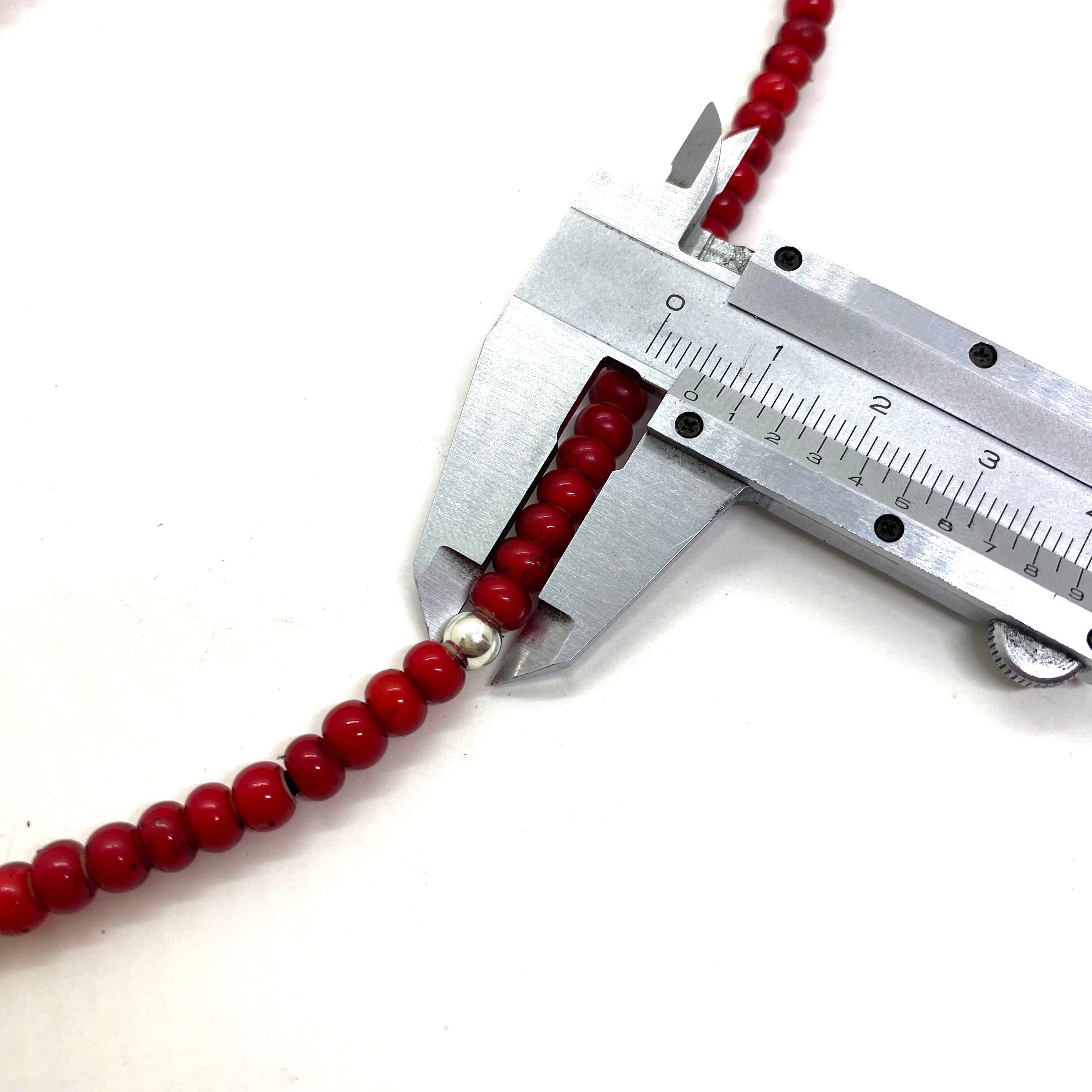 アンティークホワイトハーツ赤ビーズ×シルバービーズ　ネックレス　革紐が通る希少ヴィンテージビーズ5mm