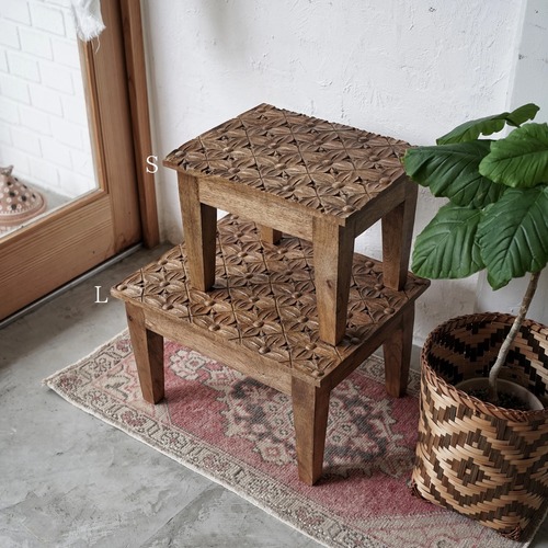 マンゴーウッドカービングサイドテーブル　L