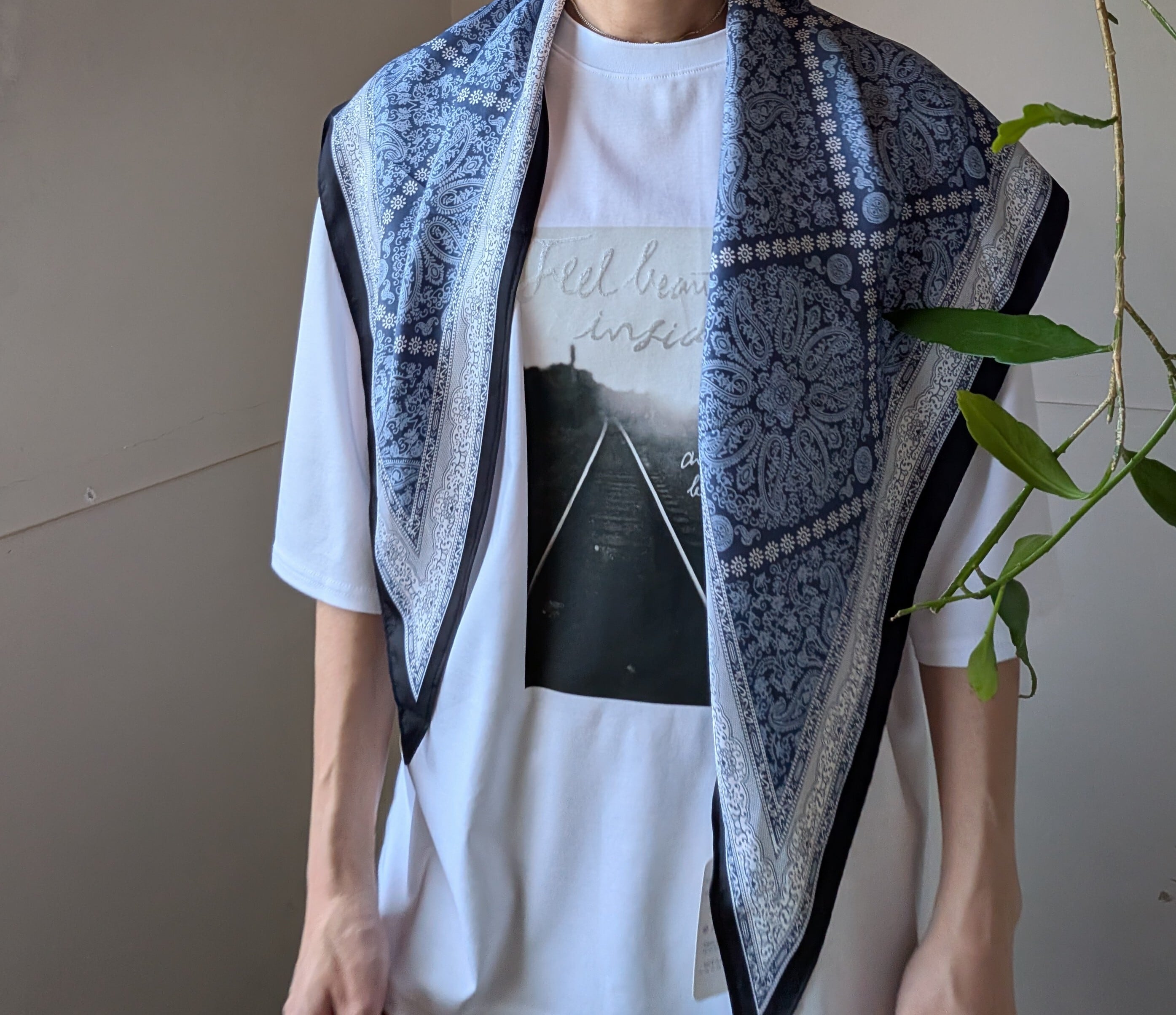 三角形シルクタッチスカーフ / ペイズリー×バンダナ柄/ブルー系 | 服と