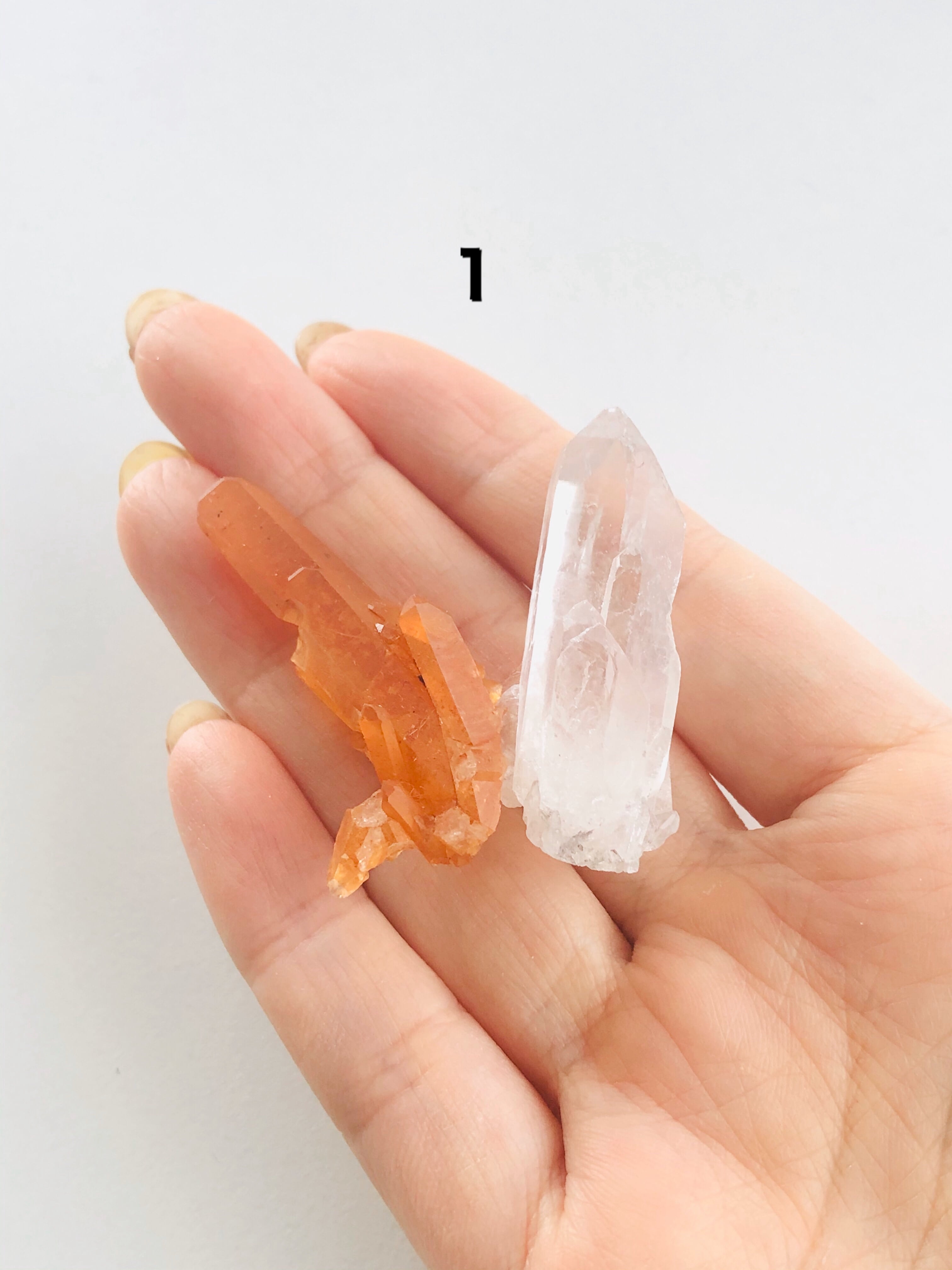 タンジェリンクォーツのミニクラスター(水晶付き)