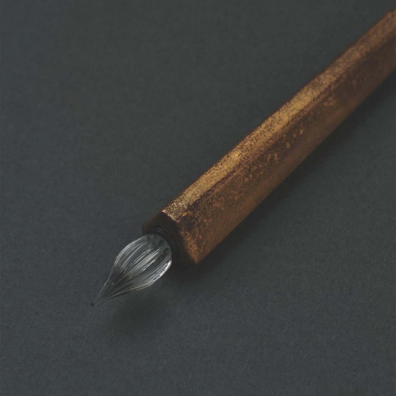 金塗り 三角ガラスペン｜有田焼 | HIZEN5