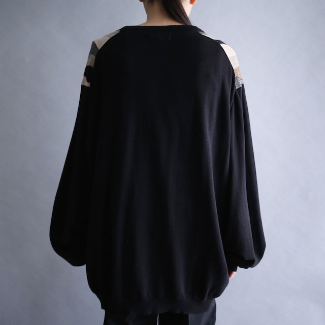 "ウネウネ" 3D knit pattern switching design loose sweater