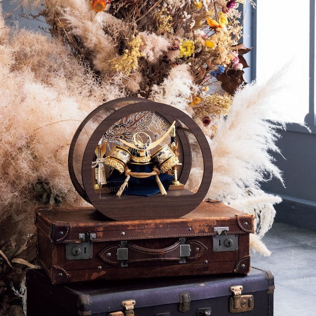 五月人形＜ケース飾り＞彫金上杉兜