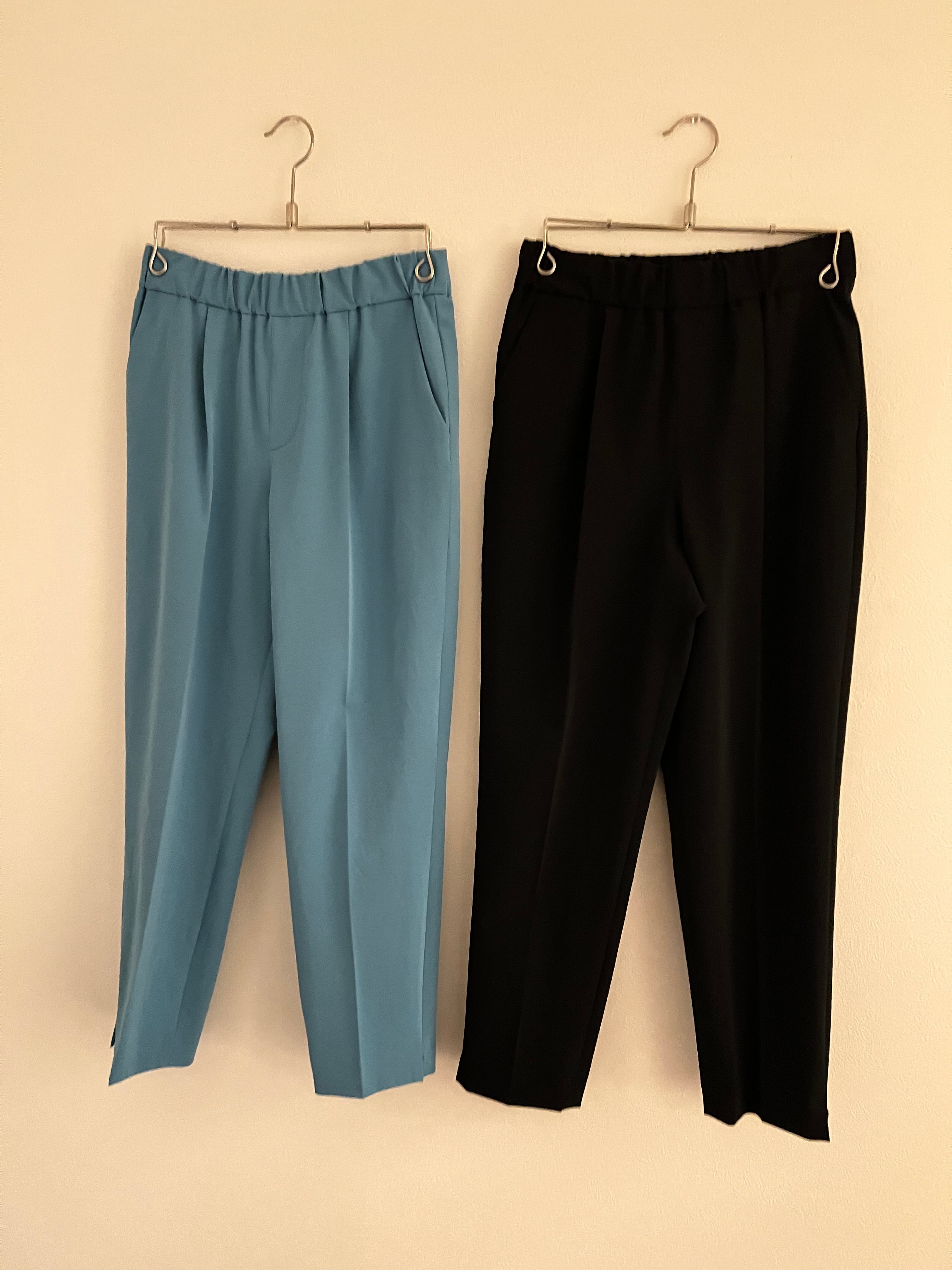 【PASSIONE】スリット入タックテーパードパンツ