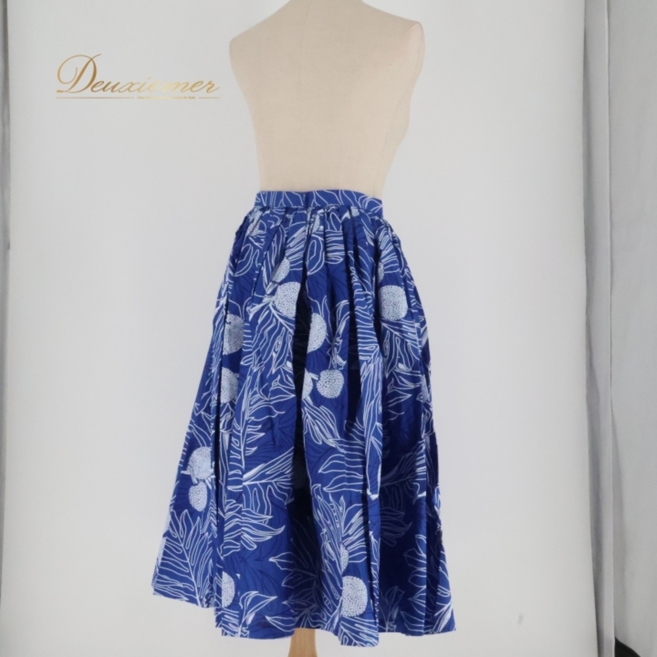 フラダンス 衣装 スカート ブルー系 シングル シンプル ラウアエ柄 ツーカラー かわいい 華やか 鮮やか 明るい ひらひら ふわふわ 青 白 ハワイアン アロハ ハワイアンプリント フラ ダンス レッスン 練習 ダンス衣装 イベント レディース おしゃれ