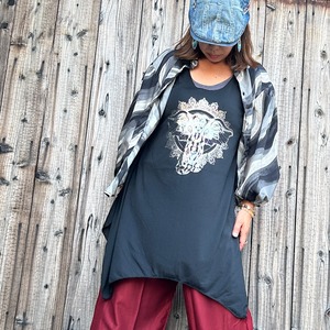 サイケ柄ふんわりブラウス