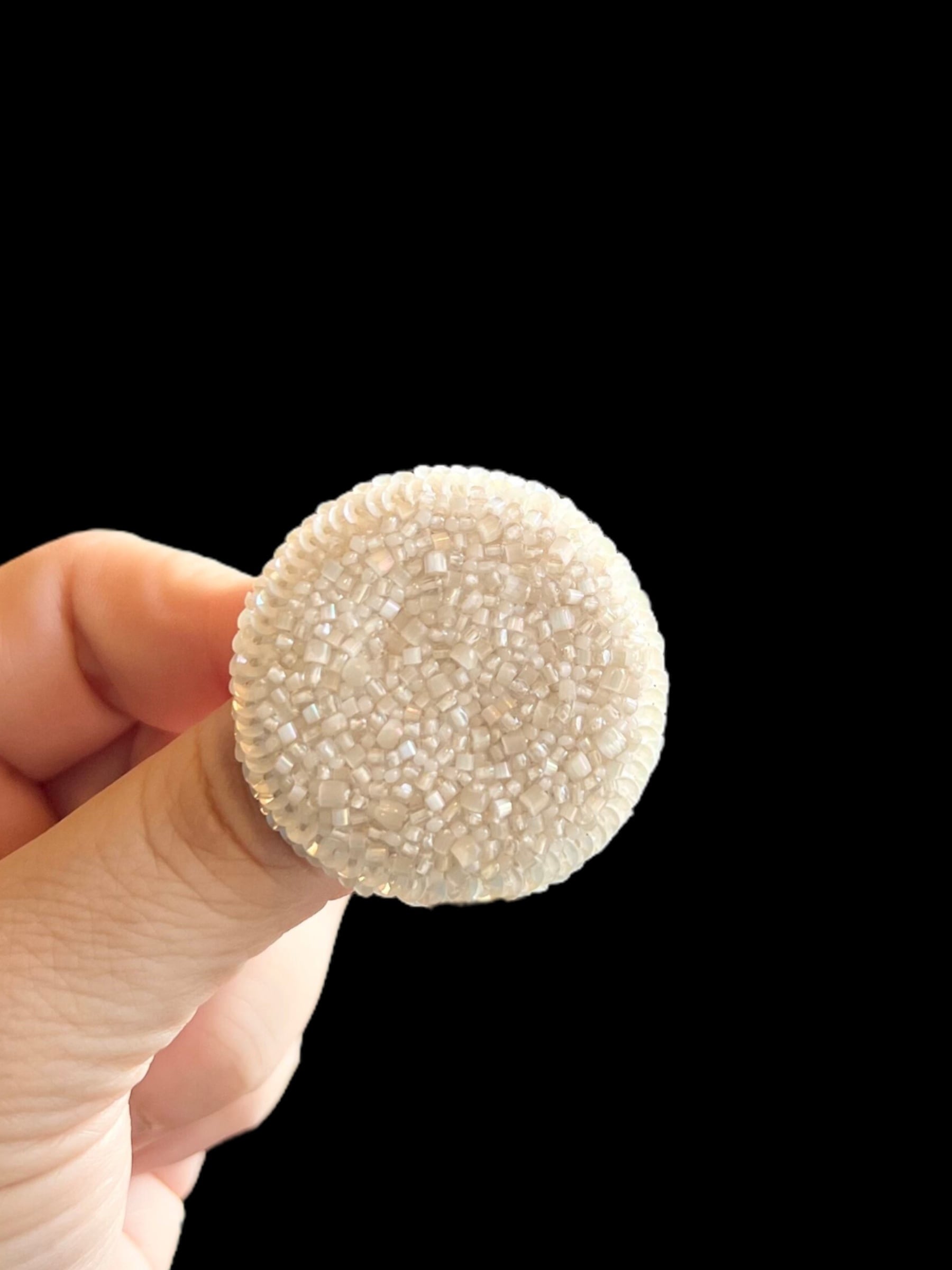 SINRA アンティークビーズブローチ 15 | teshigotoya ねむの木の豆