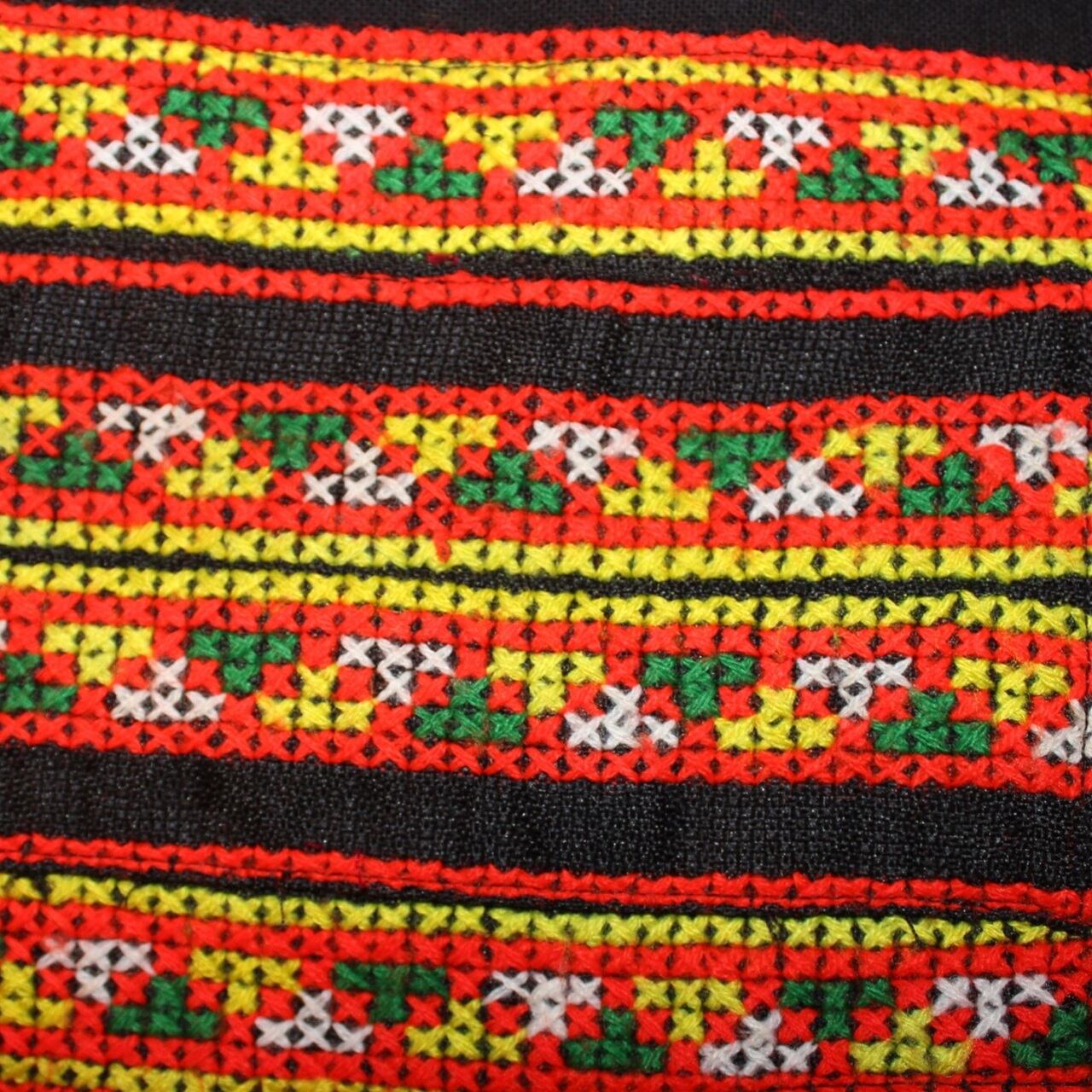 モン族刺繍サルエルパンツ[C] | タイの民族刺繍雑貨・衣料スアイチャイ