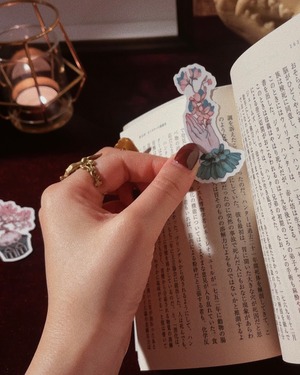 手のひらから生える桜ステッカー