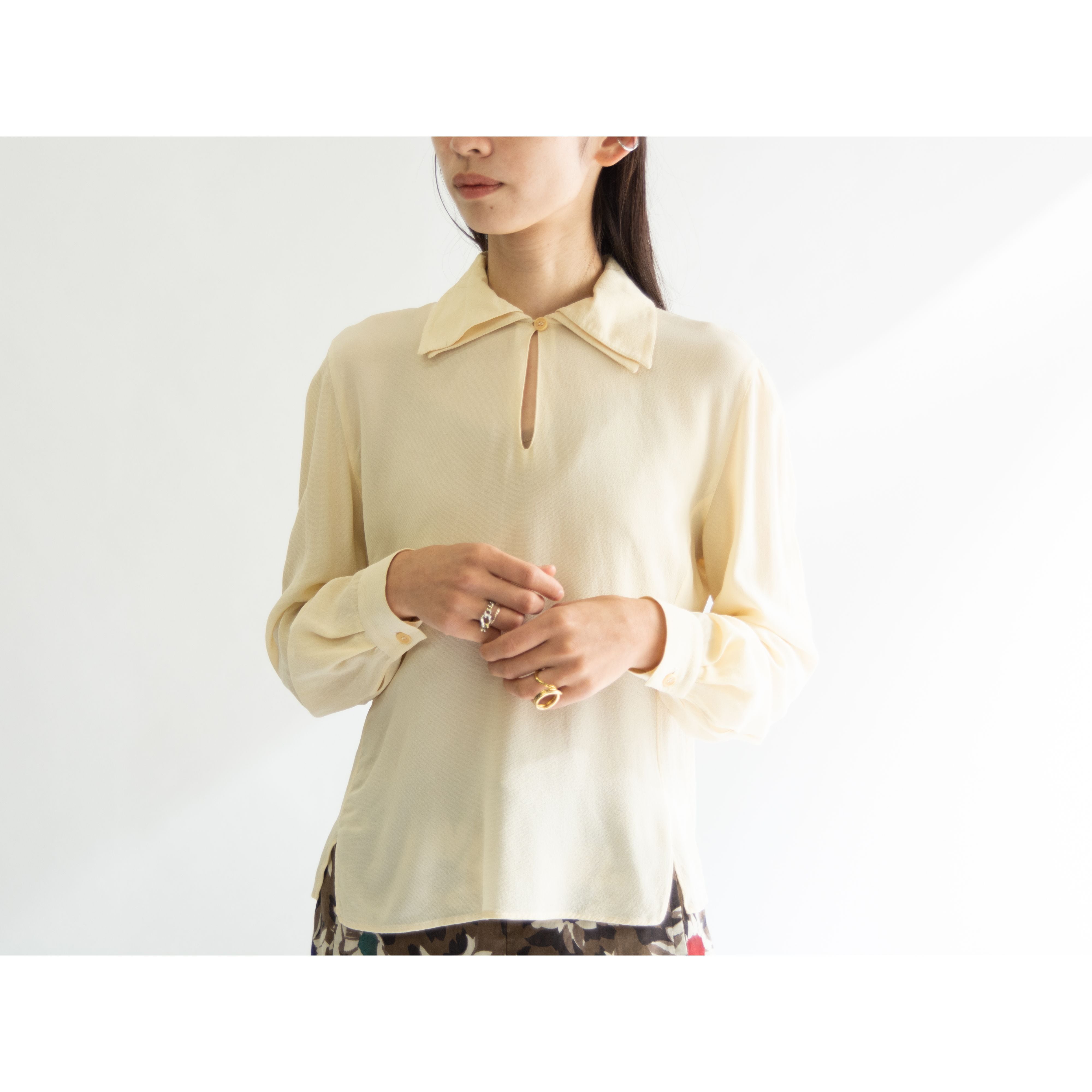 新品 現行 シルク100% ジョルジオ アルマーニ ブラウス 新品 現行 シルク100% ジョルジオ アルマーニ ブラウス ジョルジオ