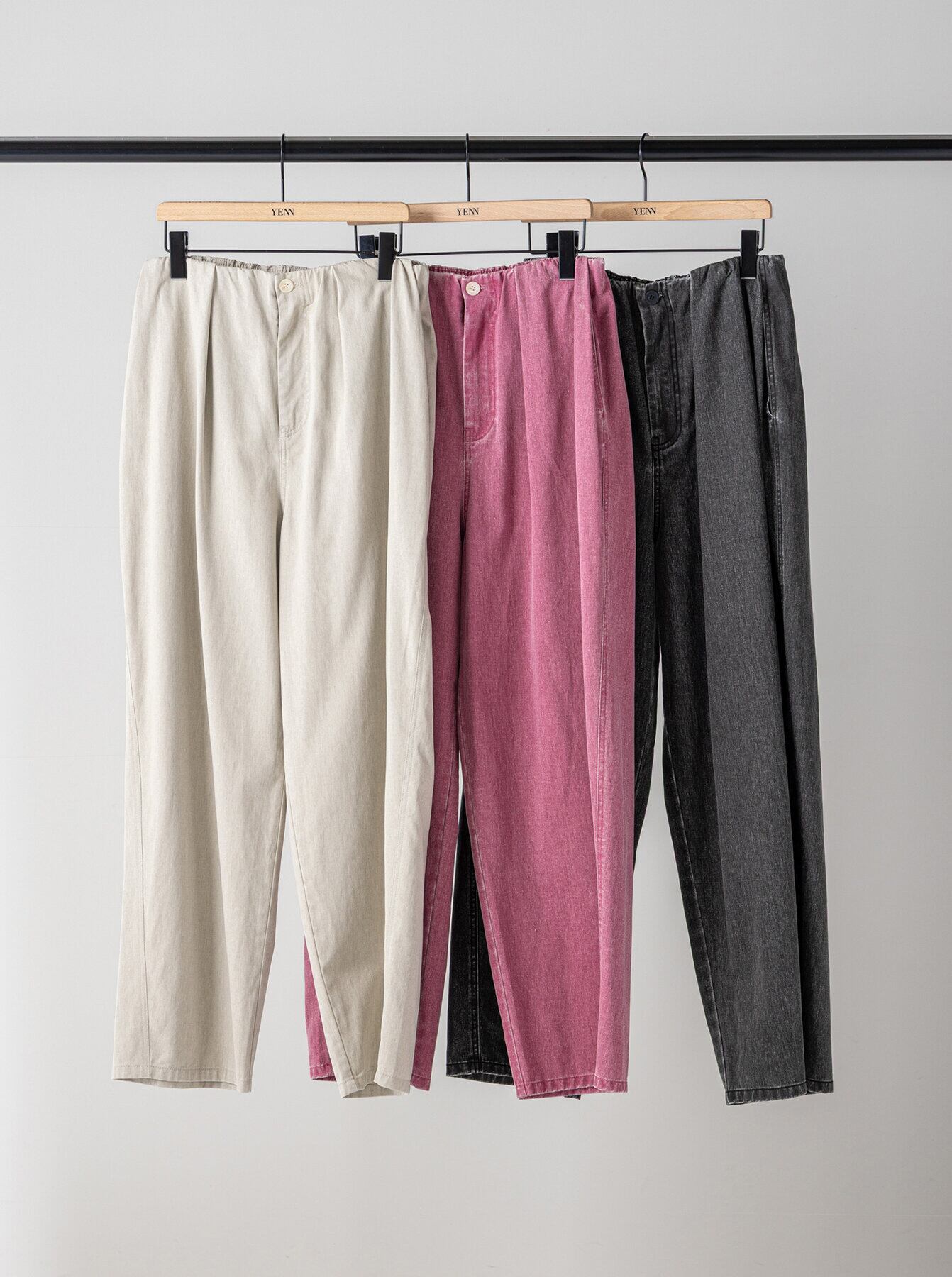【11月上旬〜中旬入荷次第お届けのご予約】BOX TUCK PEG PANT Y264-31124 36, 38 Y264-31124