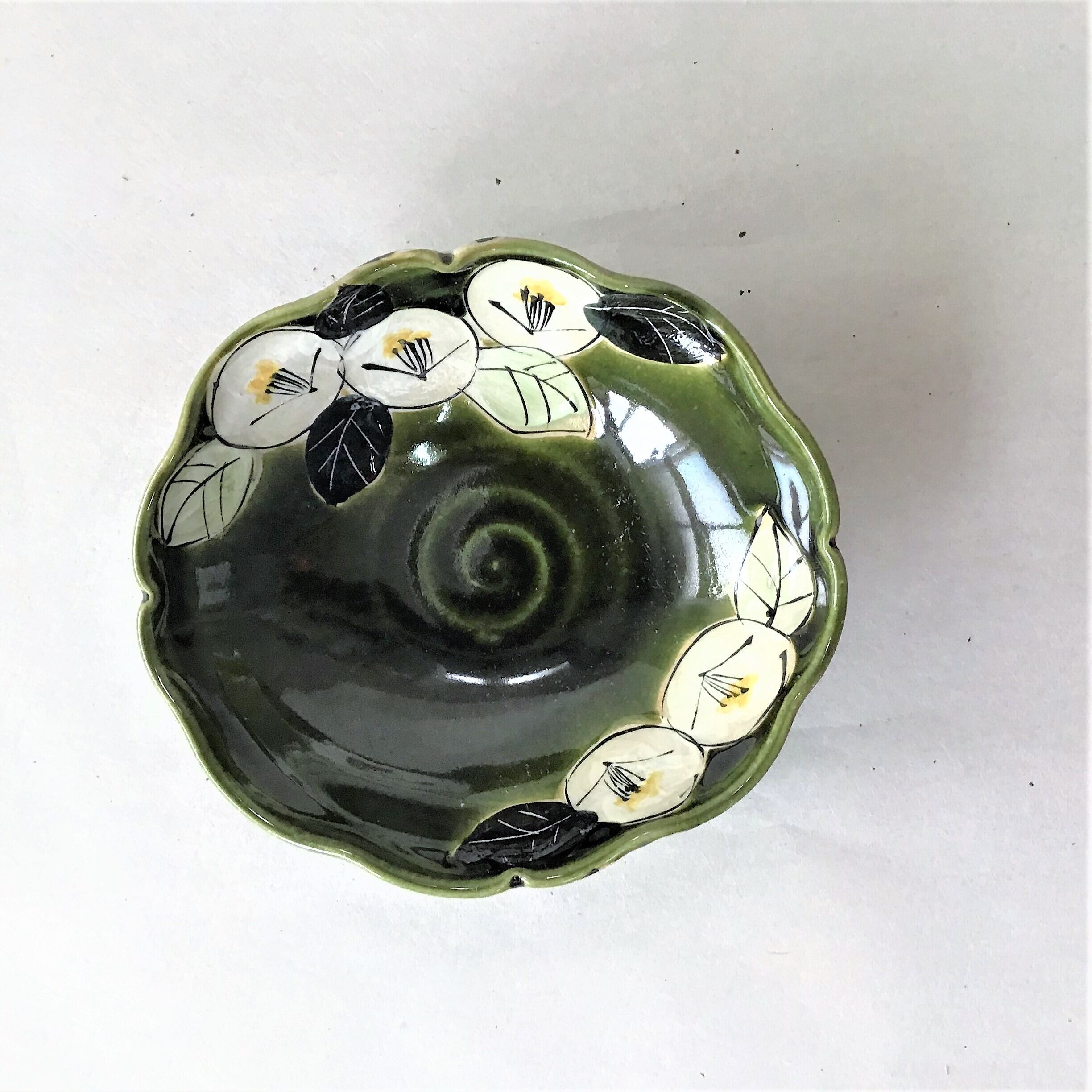 たわみ鉢 織部黒椿 L