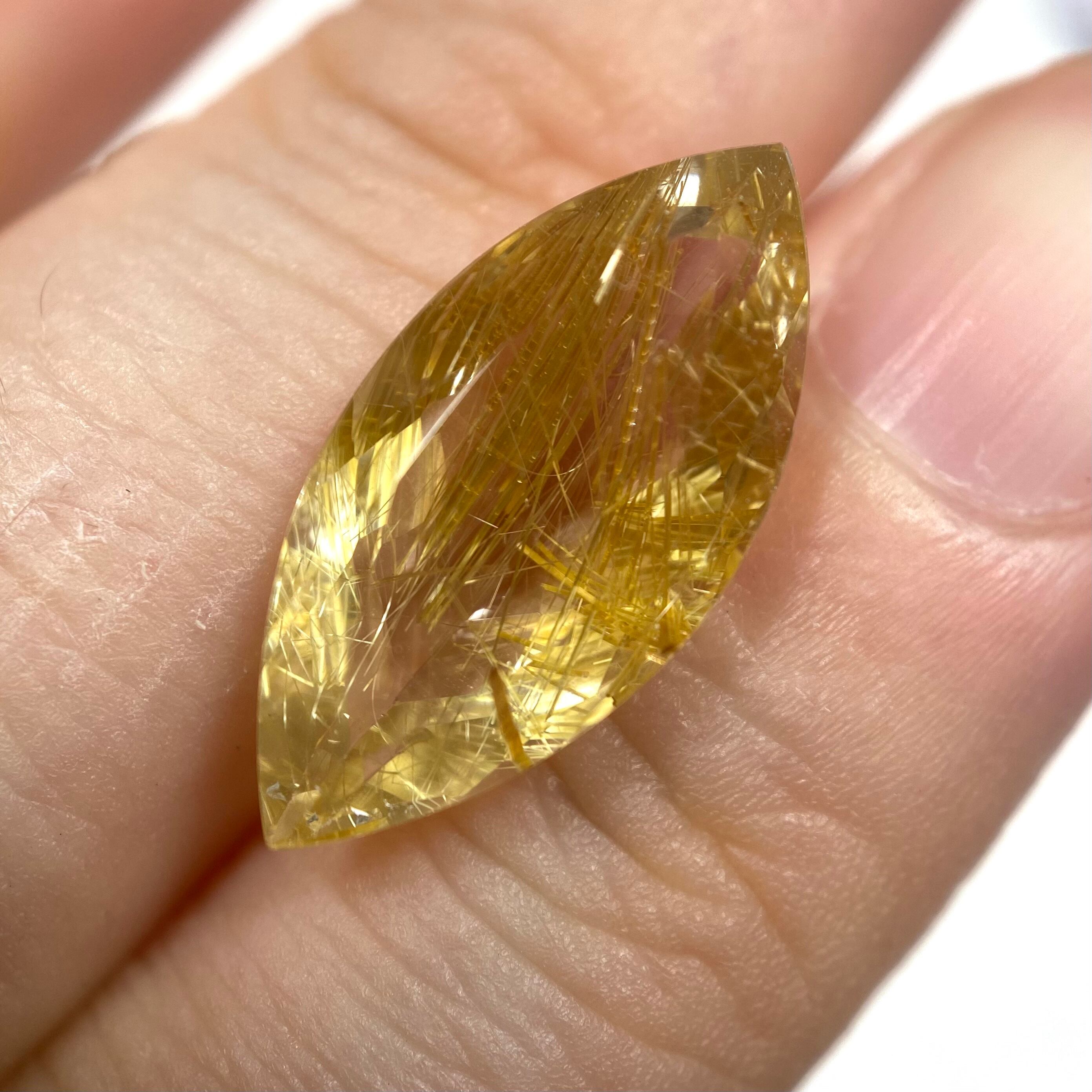 上品で繊細なルチルクオーツ