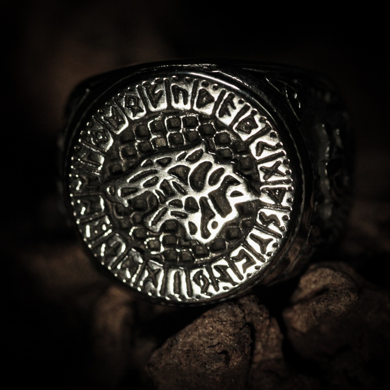 NORD_006. FENRA WOLF RING / deep shadow silver