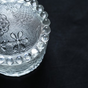 雫の冠が美しい、ガラスの小物入れ 5