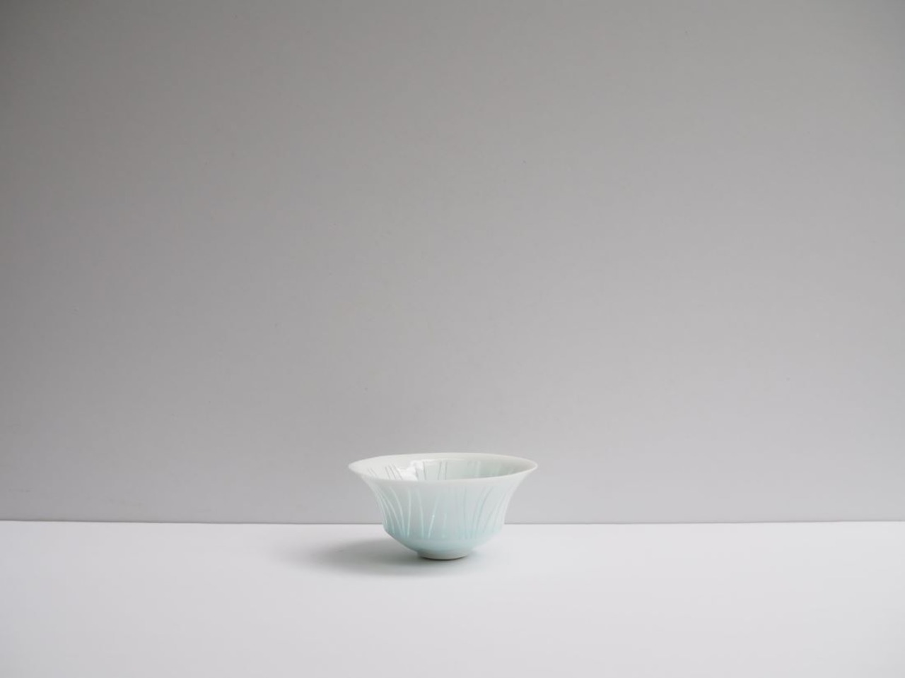 井倉幸太郎 青白磁水ノ華酒盃（桐箱付） | うつわ謙心 utsuwa-kenshin  