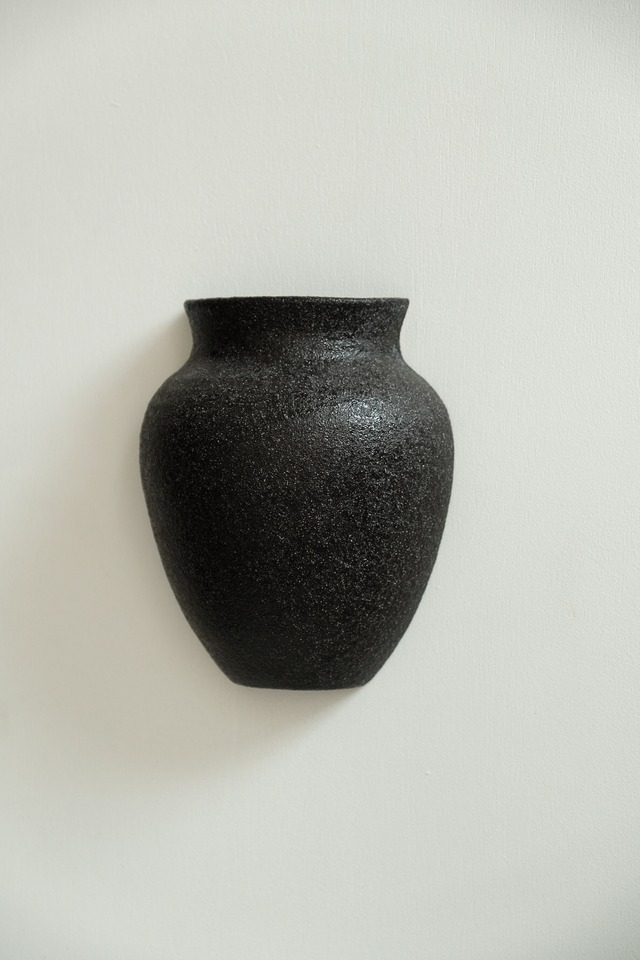 NOTA & design - WALL POT - / black sand