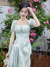 【0019】Square Neck Green Leafn Short Sleeve Dress