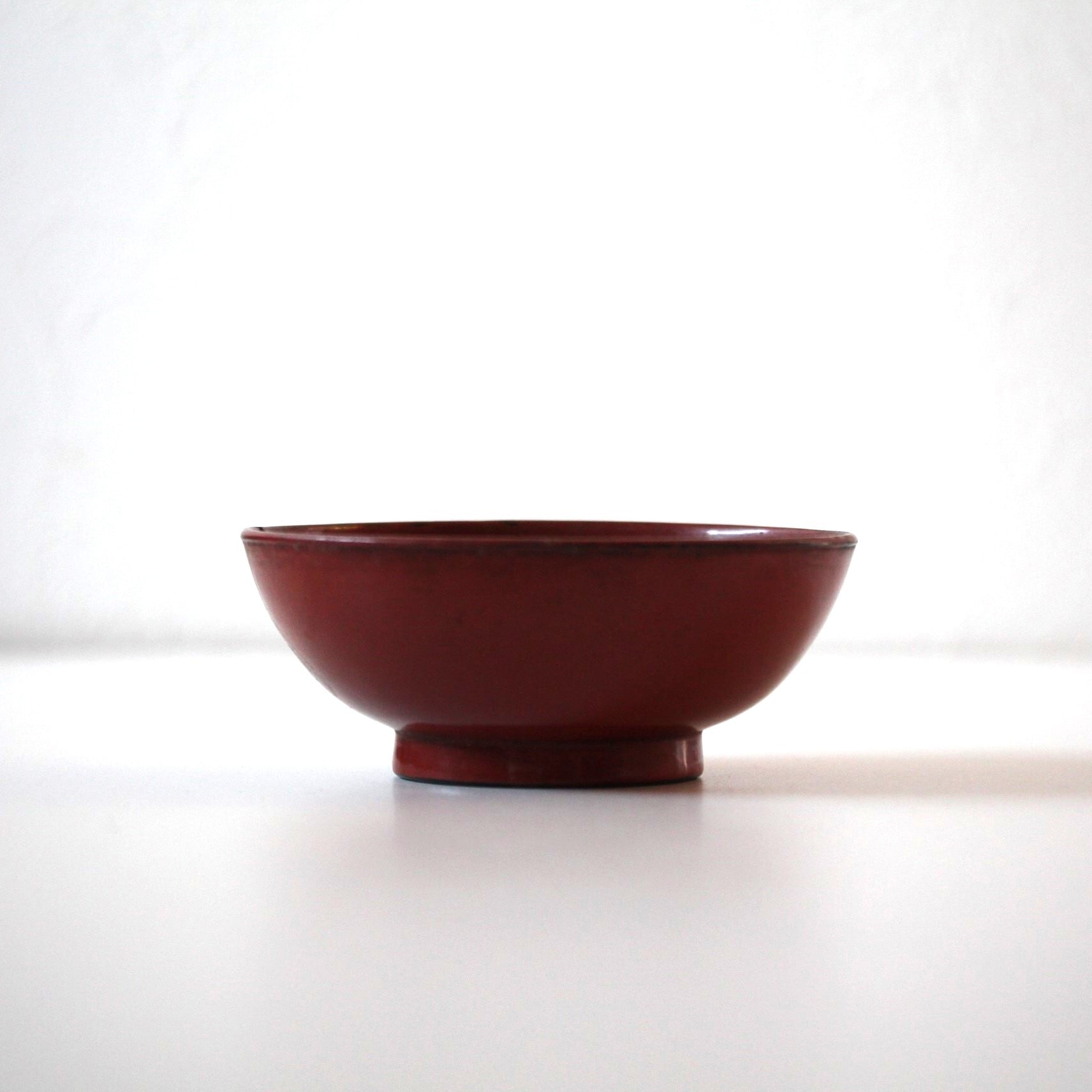 漆繕い（割れ）のある根来椀 d12.8cm Lacquer Restored Negoro Red and