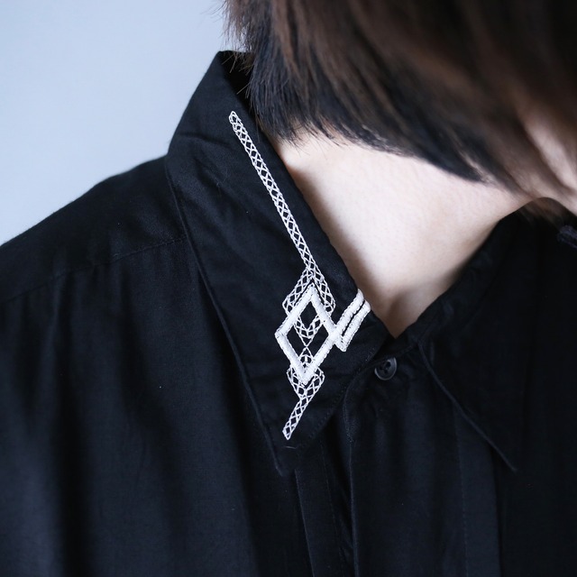 "GOOUCH" embroidery art monotone design over silhouette shirt