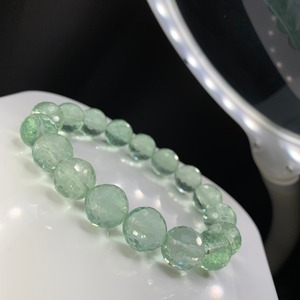 優しい色合いミントグリーンフローライトブレスレット