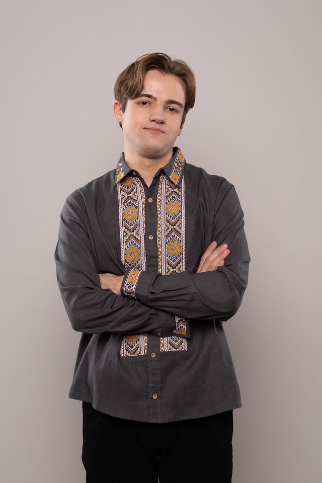 ウクライナ刺繍ヴィシヴァンカ　クロスステッチ手刺繍　Lサイズ　メンズ