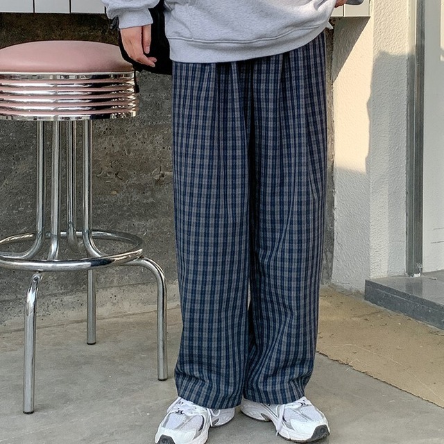 チェックパンツ ボトムス パンツ ズボン ストレートパンツ カラーパンツ ロング ロング丈 ストレート Iライン かわいい 大人可愛い カジュアル おしゃれ お洒落 かっこいい レトロ 大人可愛い 大人女子 こなれ感 ラフ メンズライク マニッシュ キュート ガーリー 存在感 とろみ感 抜け感 チェック柄 10代 20代 30代 40代 レディース 女性用 ママ 学生 通学 デート お出かけ 公園デビュー 休日 アウトドア 旅行 着回し 普段使い 楽ちん モテ S M ゆったり 青 ブルー 茶色 ブラウン