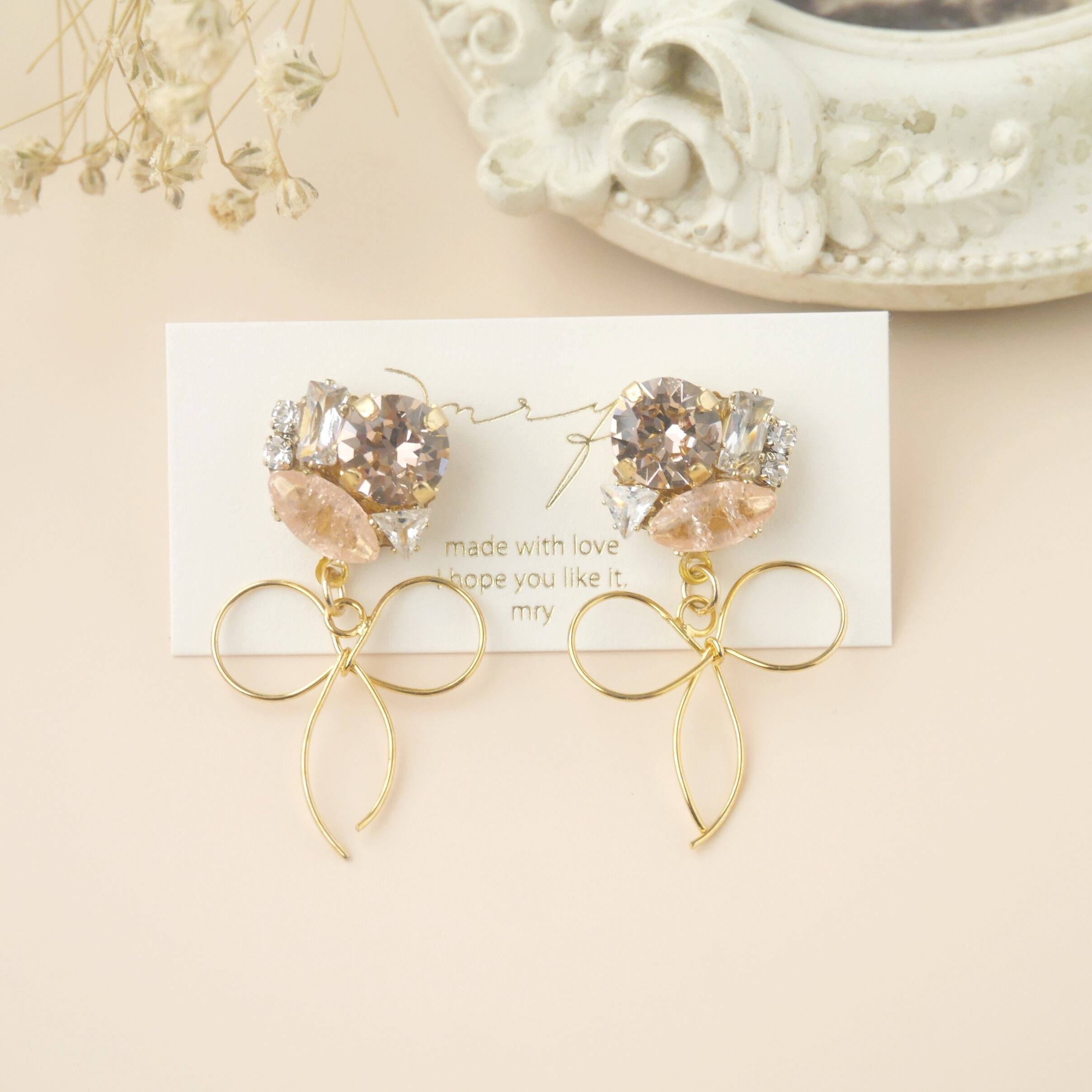 リボンゴールドチャーム スワロフスキー〈ピンク〉