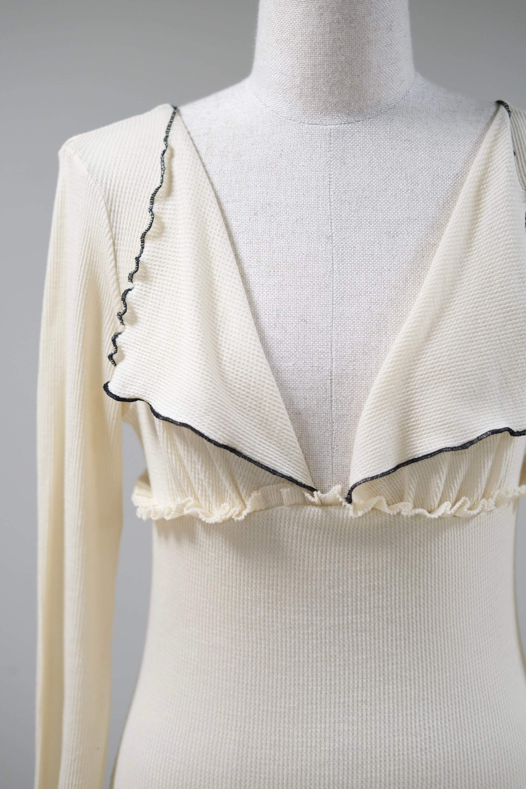 FETICO】RUFFLED-CUFFS WAFFLE BODYSUIT - ecru - | loop FETICO】RUFFLED-CUFFS WAFFLE BODYSUIT - ecru - | loop