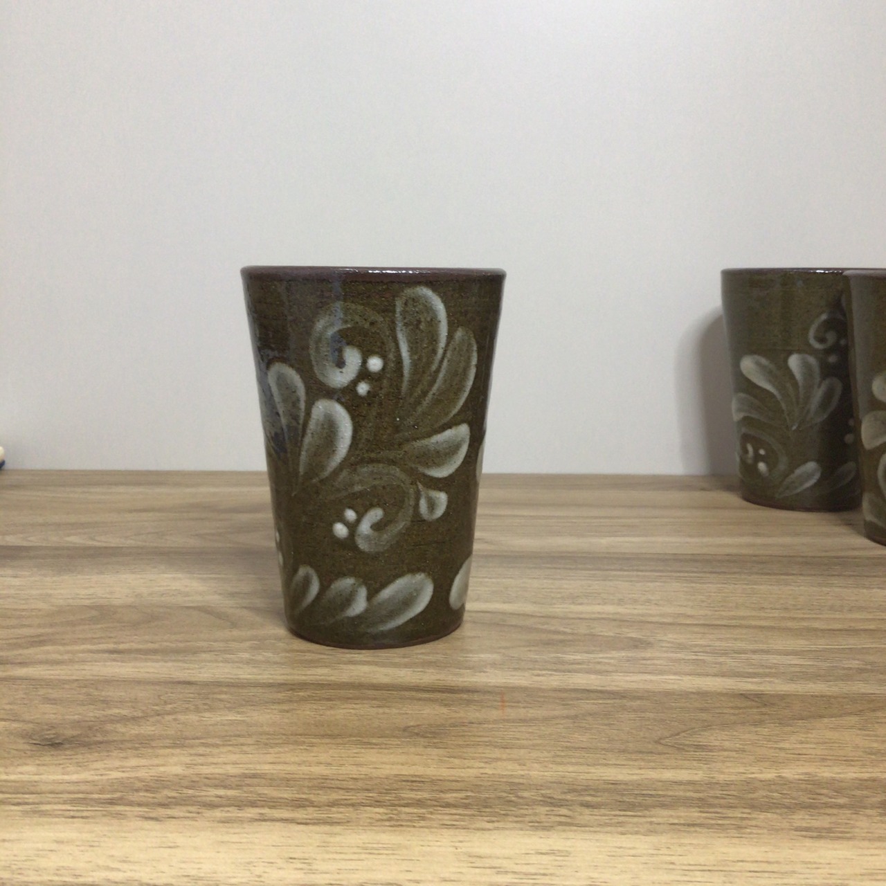 陶コップストレート　イッチン　唐草