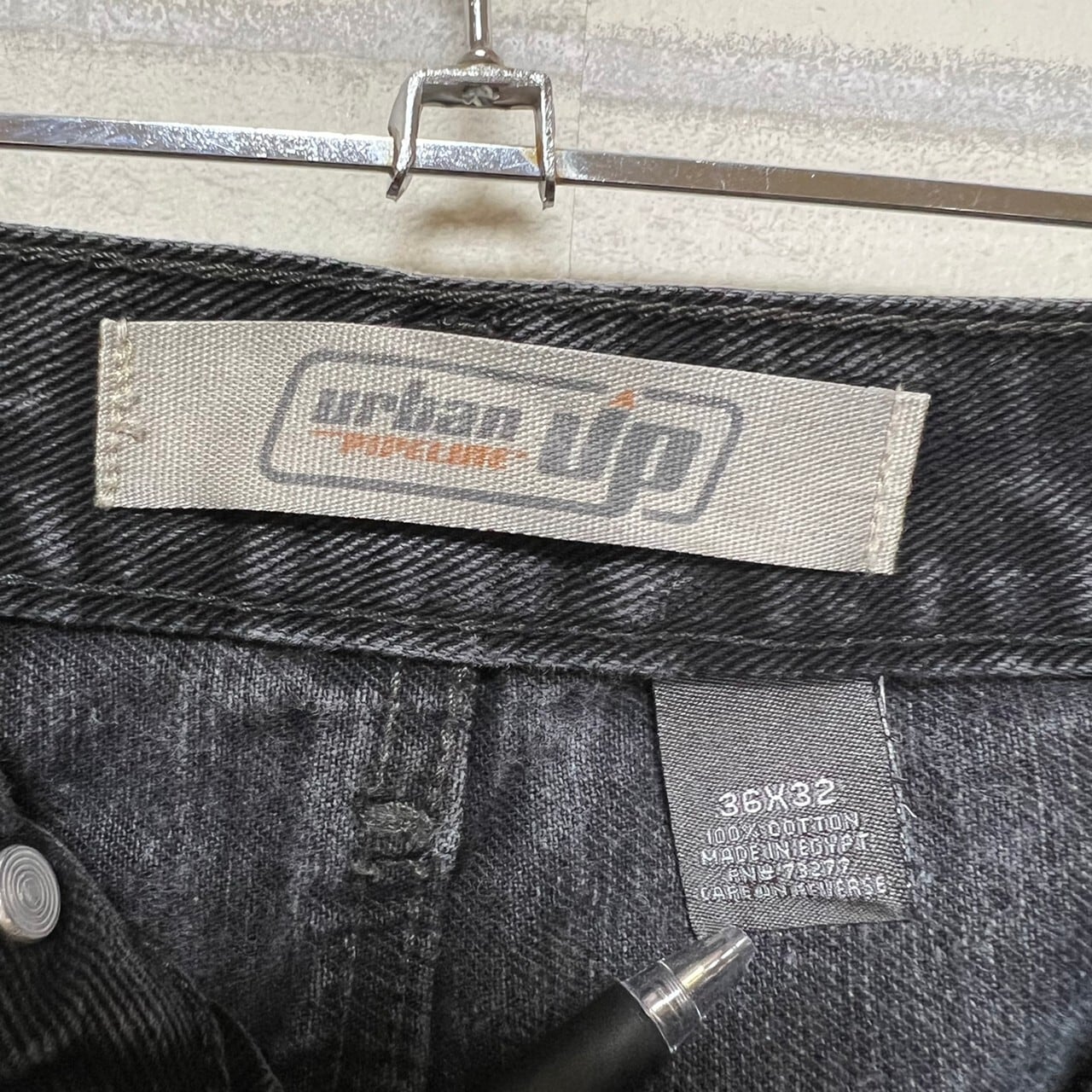 W36×L32】urban up ブラックデニムパンツ 革パッチ | 古着屋OLDGREEN W36×L32】urban up ブラックデニムパンツ 革パッチ | 古着屋OLDGREEN
