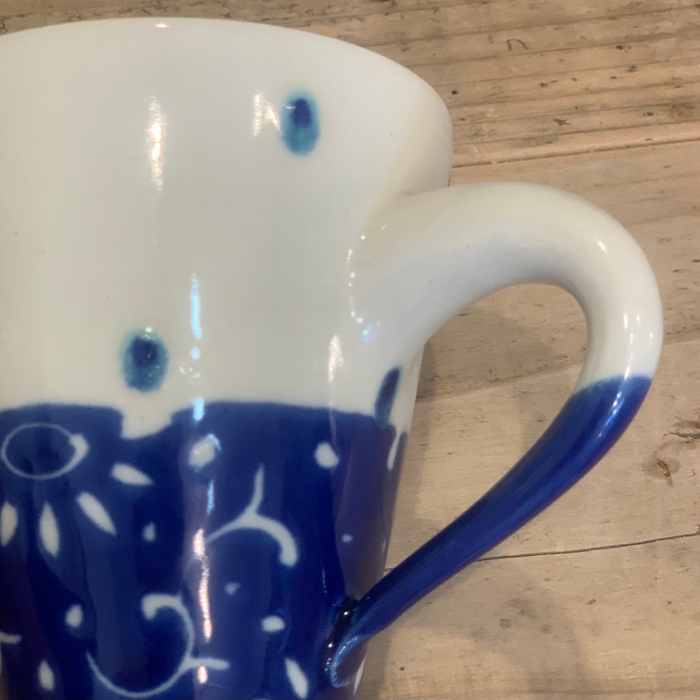 高江州陶磁器 唐草マグ 高 【やちむん】 | マグとグラスとうつわのお店