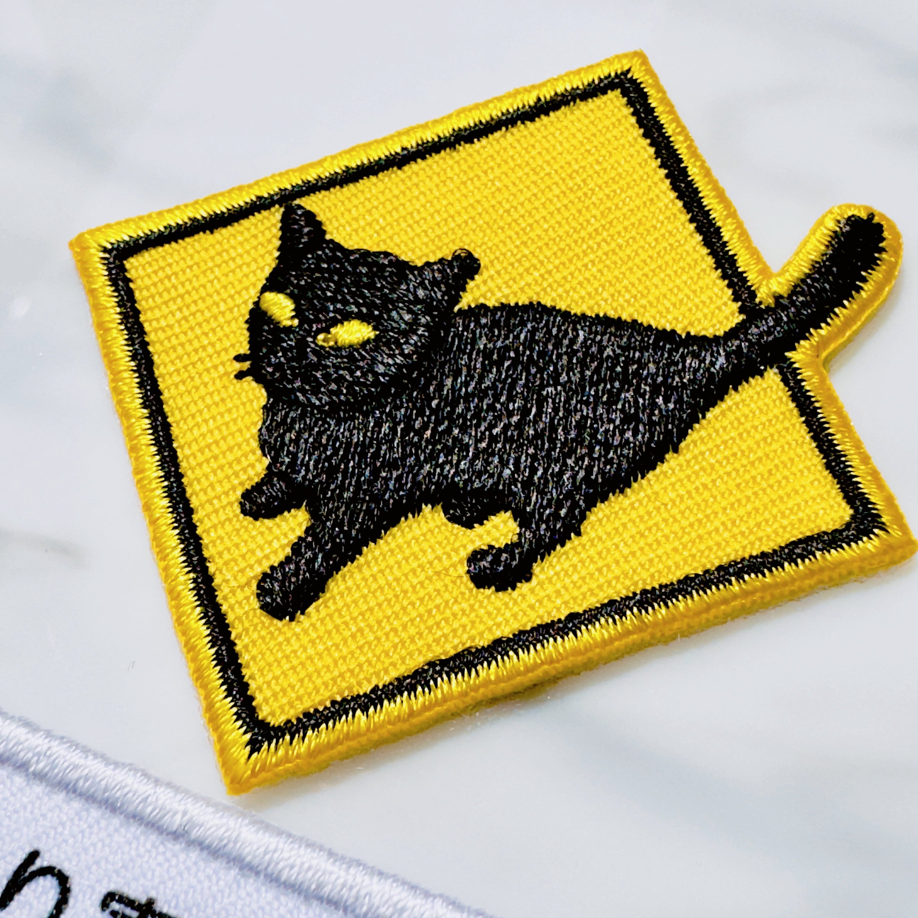 セット】刺繍ワッペン すり寄り注意 猫 ネコ 黒猫 道路標識 | Taiyaki