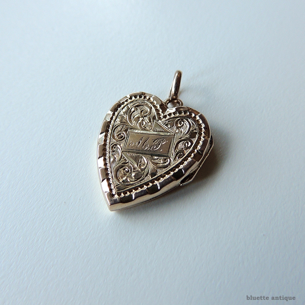 アンティーク 9ctゴールド back and front アカンサス ハート ロケット