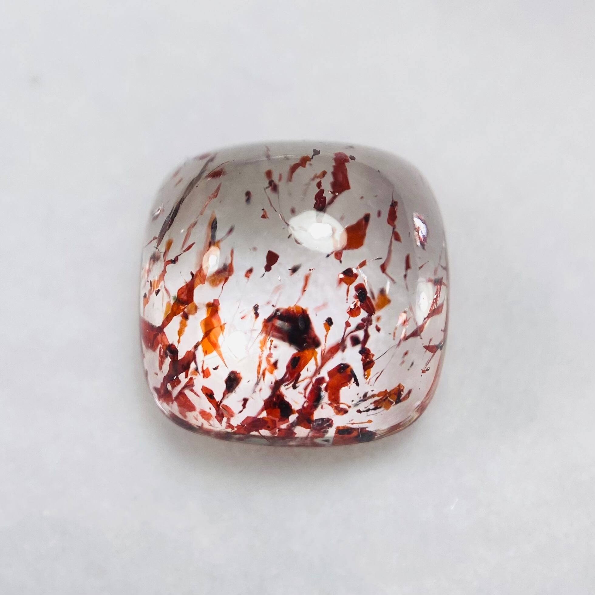 可憐で力強いレピドクロサイトインクオーツ