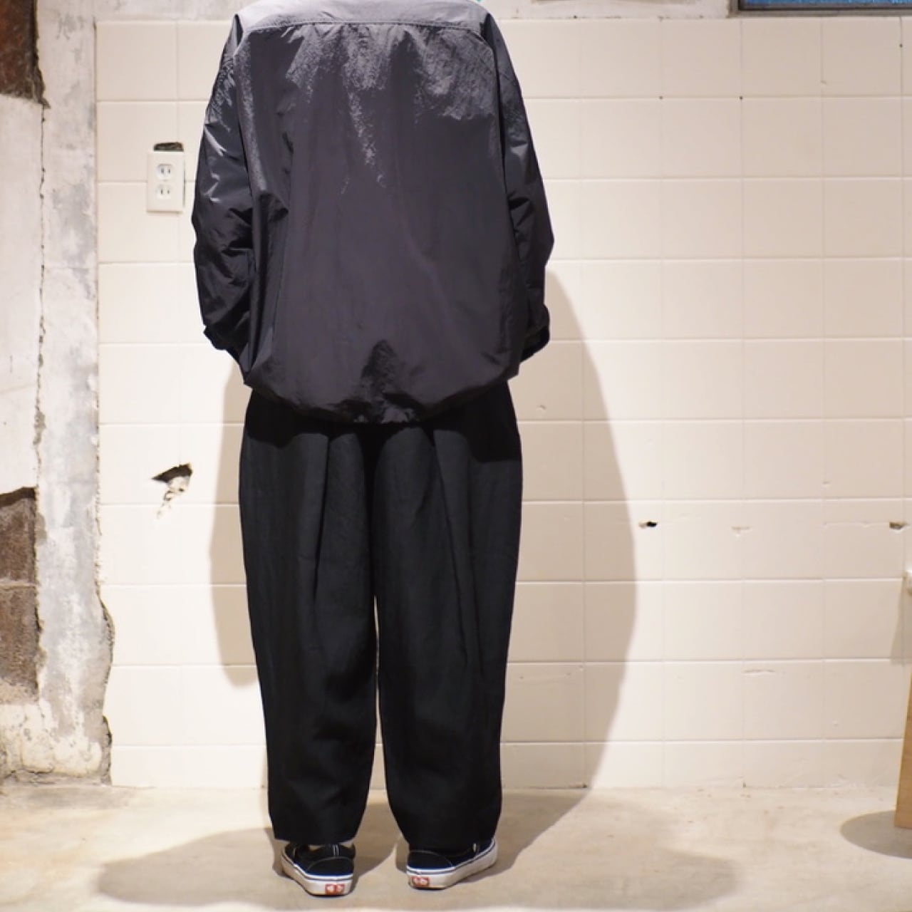 WIDE TUCK EASY TROUSERS/SULFER DYED LINEN/BLACK【結-yui