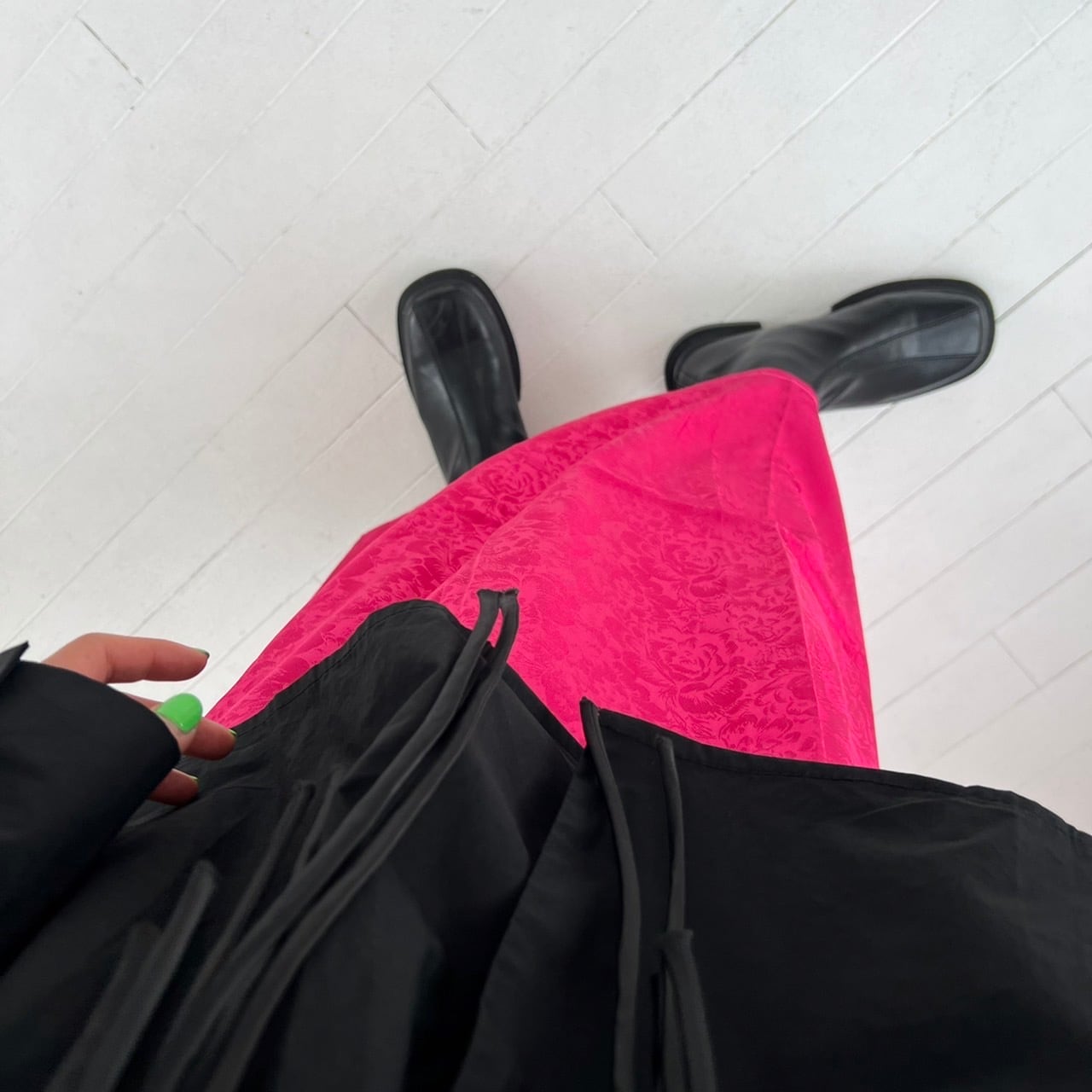 ビビッドピンクサテンスカート_LN01501