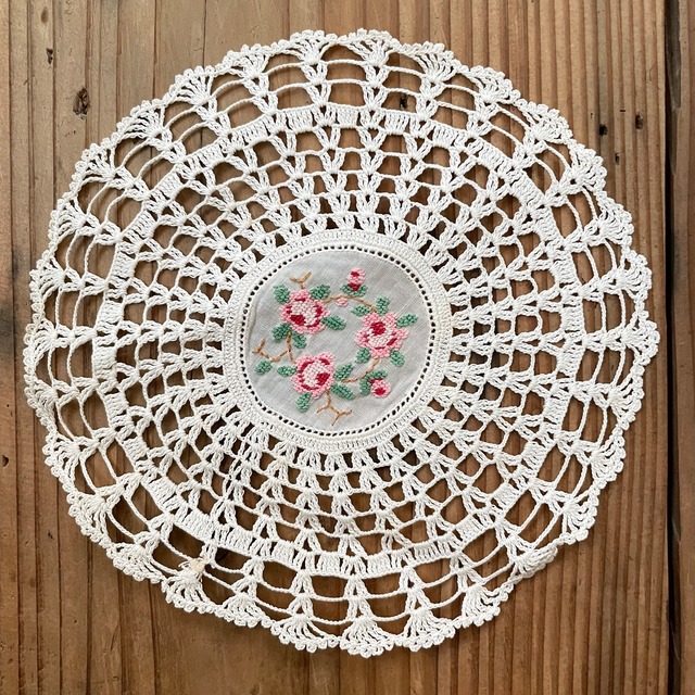 花刺繍付きのドイリー5