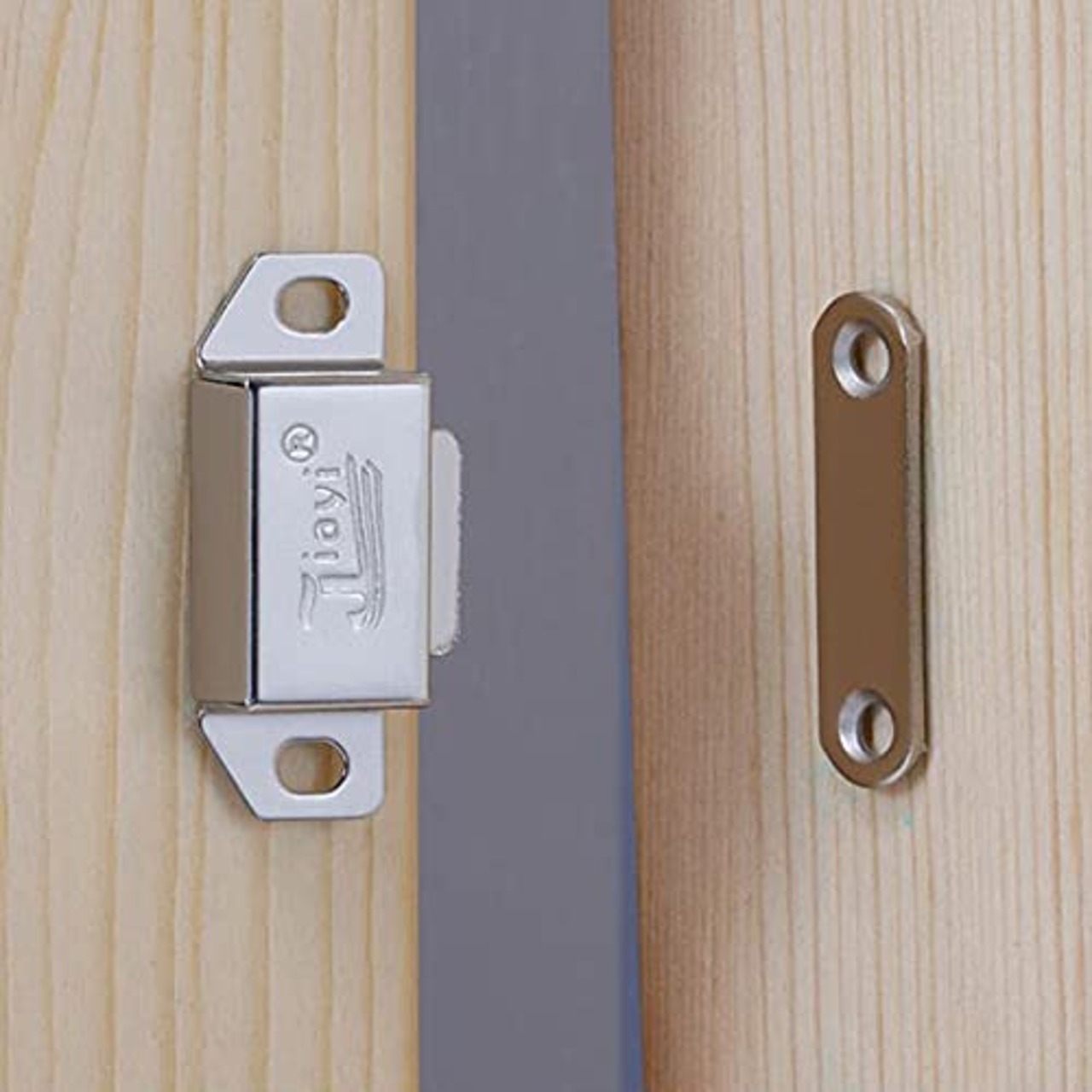 YFFSFDC マグネットキャッチ 強力 小型 磁気キャッチラッチ ネジ付き ステンレス鋼製 磁石 ドア止め金具 引き戸/家具扉/戸棚/食器棚用 磁気ドアキャッチ (シルバー10セット)