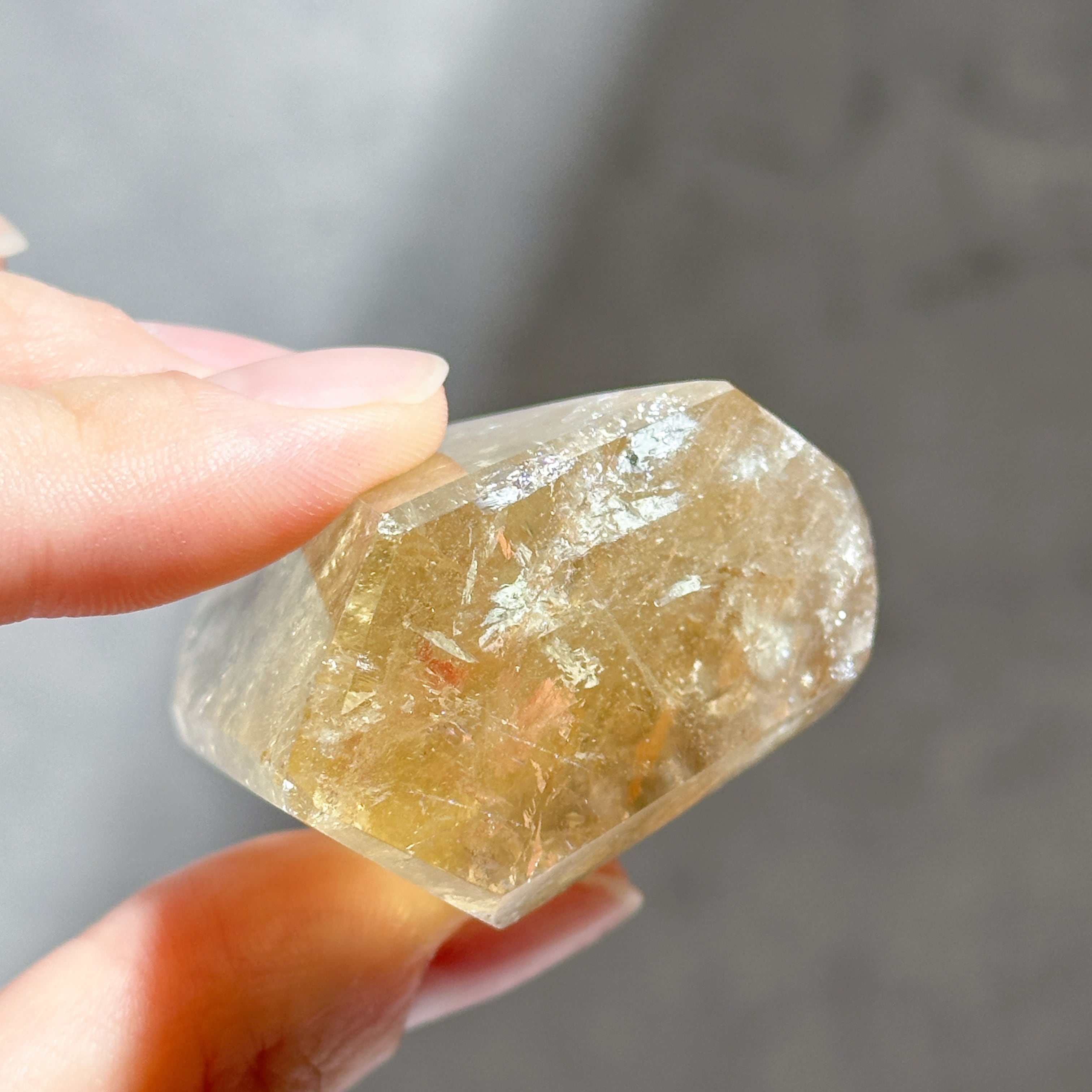 虹◎シトリン（黄水晶） フリーフォーム63◇ Citrine ◇ 天然石・鉱物