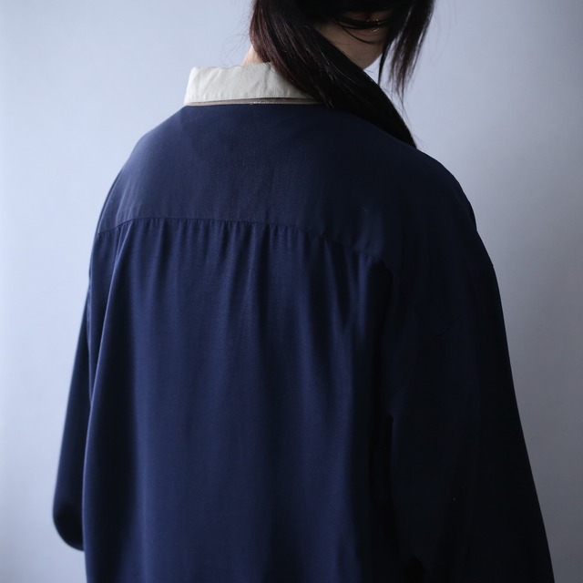 "刺繍" multi color switching design over silhouette shirt