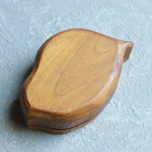 木の温もりを感じる、葉っぱの小物入れ｜木彫り 葉っぱモチーフ 小物入れ ヴィンテージ