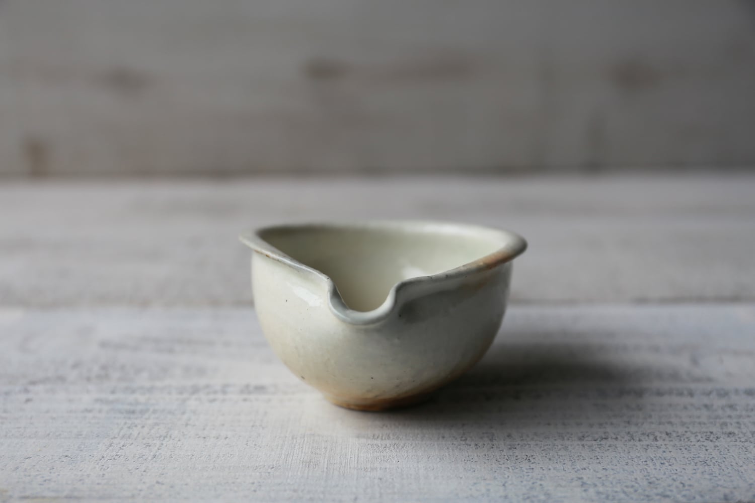 鉄散 片口ボール 豆 | 古谷製陶所