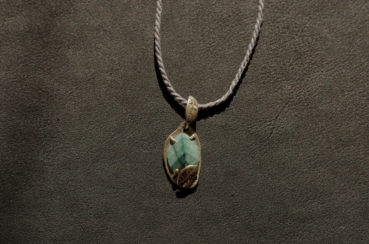 マルチ天然石アクセサリー リーフ型