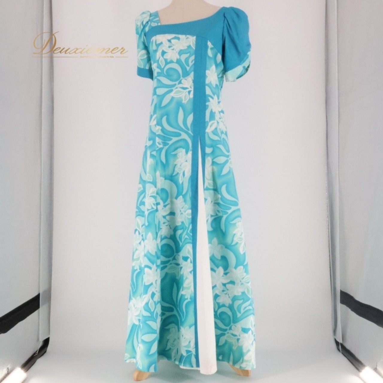 フラダンス 衣装 ワンピース ドレス ブルー系 アロハスタンダード 日本製 プルメリア柄 ハワイアンプリント ALOHA STANDARDS アロハ フラ ダンス レッスン 練習 さわやか かわいい おしゃれ 上品 半袖 ホワイト系 水色 白 花柄 植物柄 フラダンス衣装 ハワイアンスタイル 軽やか レッスンウェア