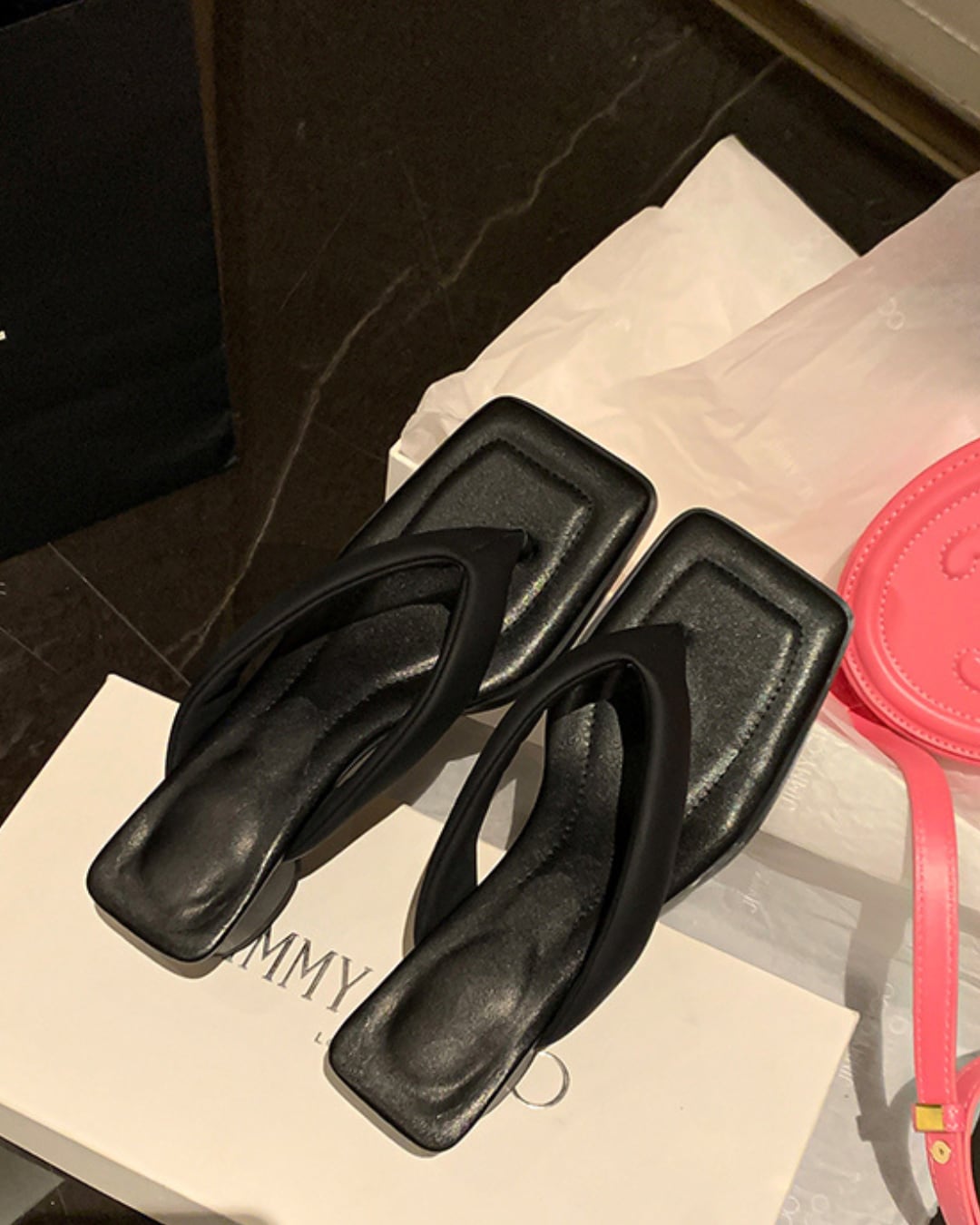 スクエアトゥボリュームトングサンダル G25093